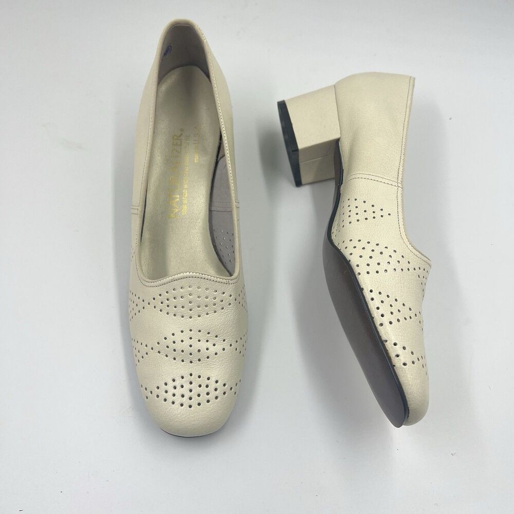 VTG Naturalizer USA Made Shoes Womens Size 7 Cream Round Toe Block Heel Pumps